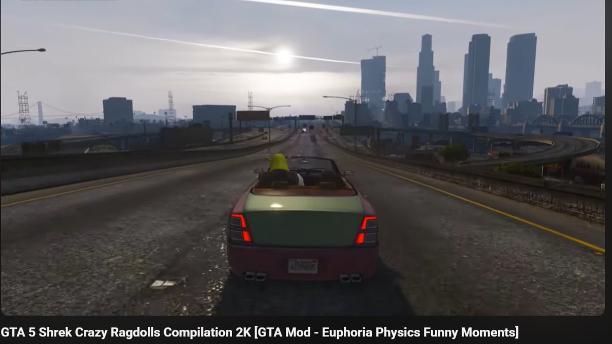 Capture de GTA V : Shrek conduit un cabriolet sur une autoroute de Los Santos, grâce à un mod